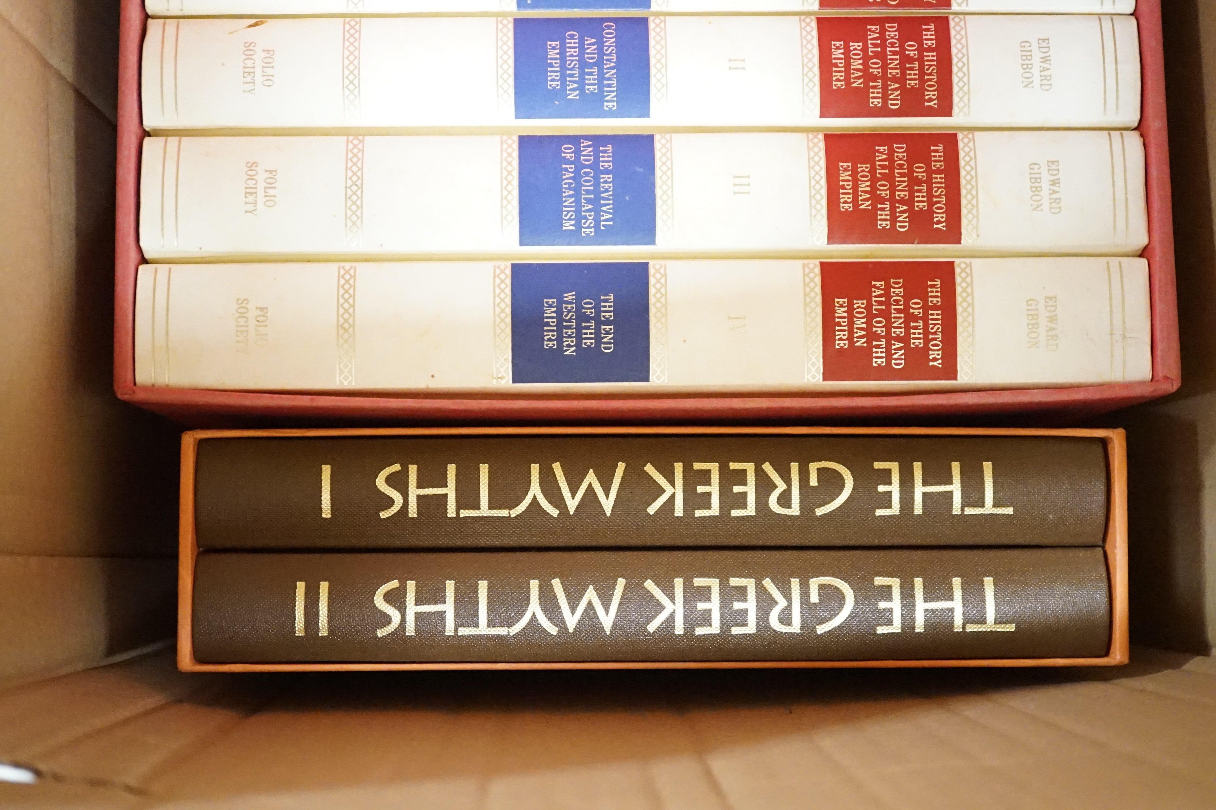 A mixed quantity of folio society books, to include ‘The History of the Decline and Fall of the Roman Empire’
